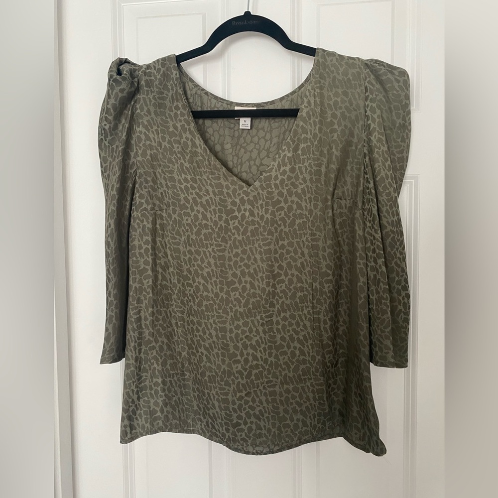 Puff sleeve green animal print silky blouse